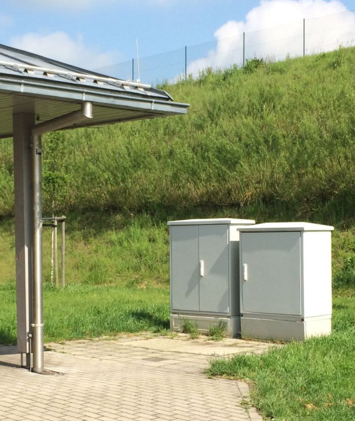 Schrankkombination zweitürig und eintürig mit Sockel