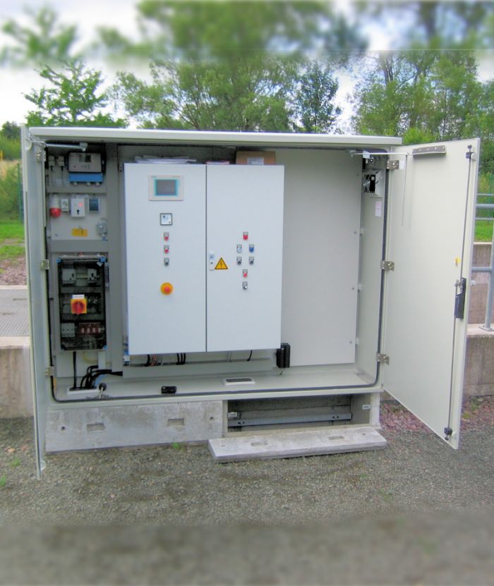 Schrank-in-Schrank-Gehäuse zweitürig mit Betonsockel