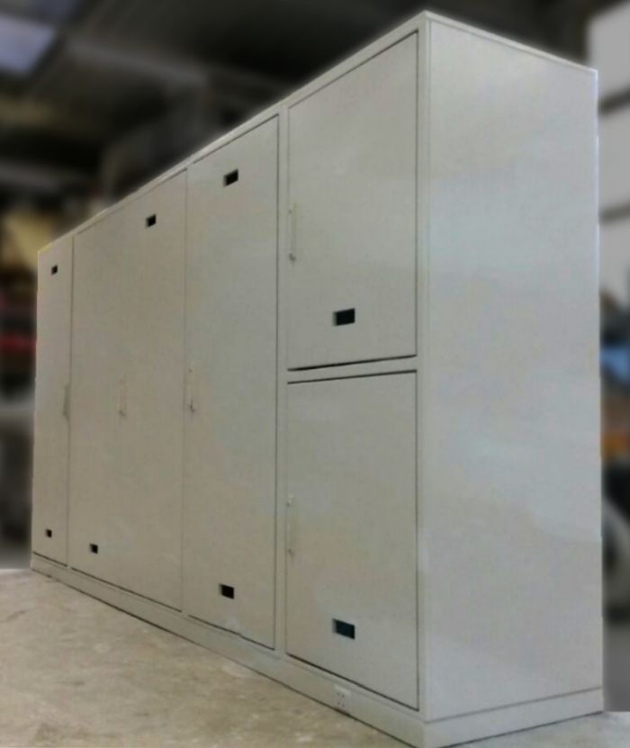 Schrankkombination vor der Gehäuse-Endmontage