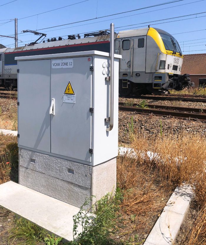 Schrank mit 180 Grad Türöffnung